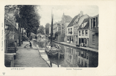 1851 Gezicht op de Oudegracht te Utrecht met op de achtergrond de Vollersbrug en rechts de Werf aan de Twijnstraat.N.B. ...
